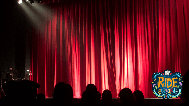 Telón de teatro en color rojo