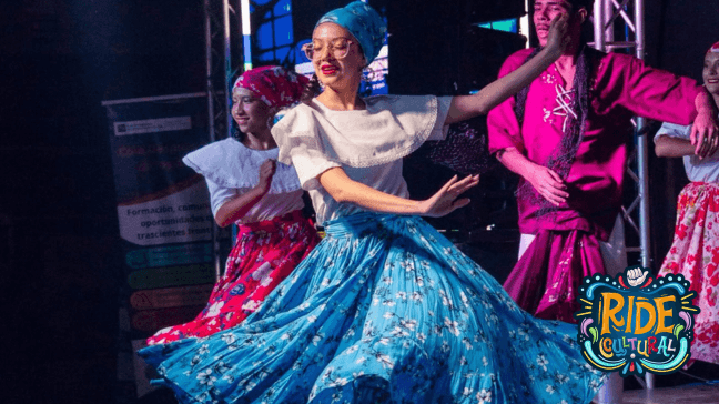 Mujer bailando folclore